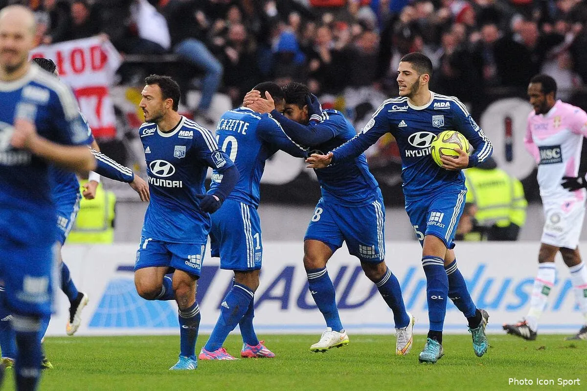 lacazette renvoie l ol sur le podium iconsport jpt 071214 03 0898685