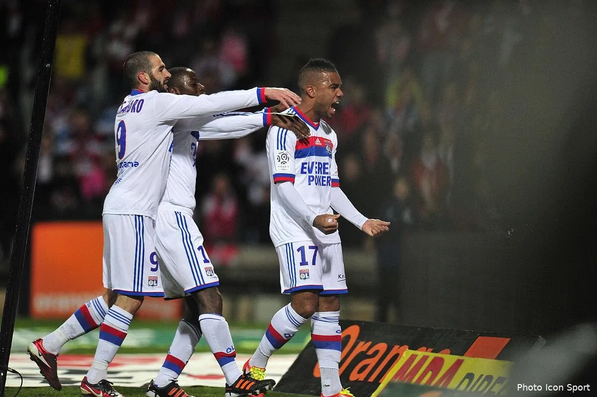 lacazette reve deja du stade de france avec l ol iconsport noe 100312 01 0433544