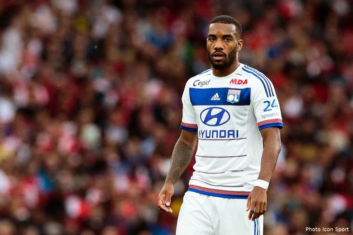 lacazette siffle par gerland l ol veut eviter une polemique iconsport bpi 250715 10 04 2118901