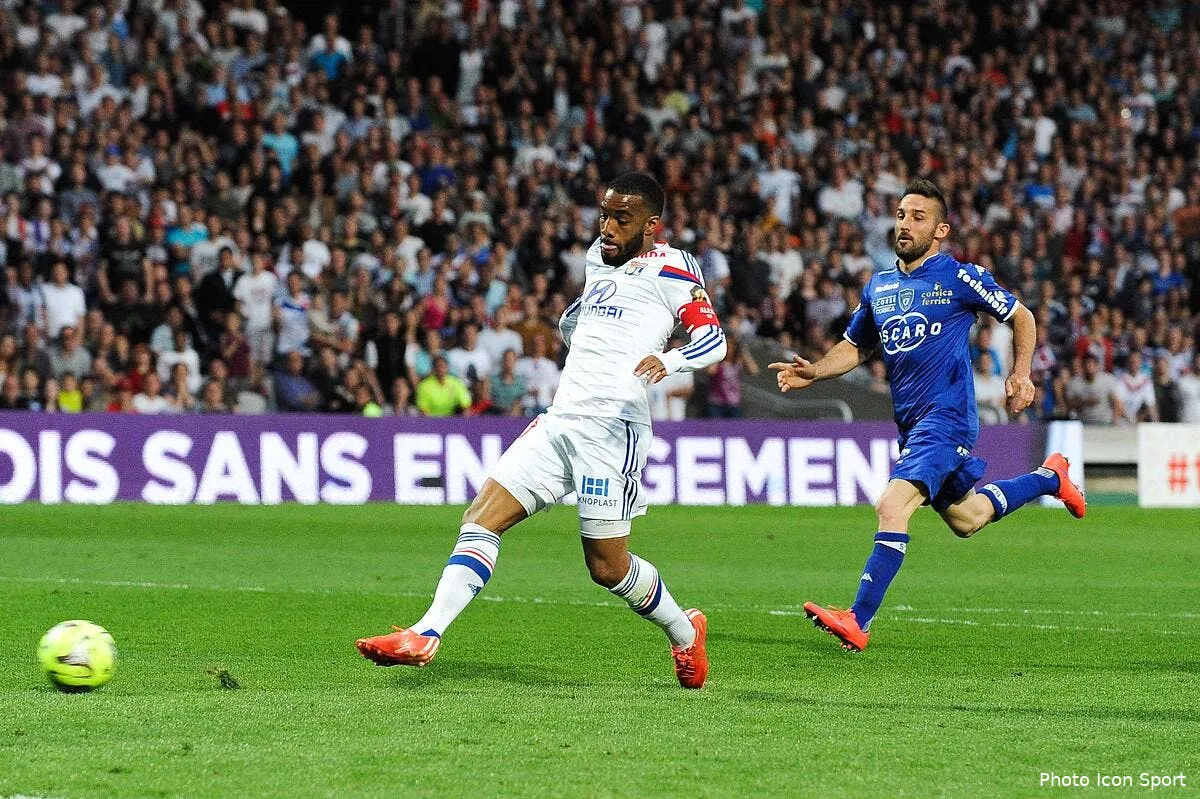 lacazette un accord avec l ol pour mieux partir en 2016 iconsport jpt 150415 05 01115427