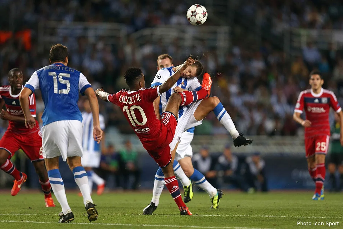 lacazette un peu seul au monde en attaque a l ol iconsport blo 280813 01 0264367