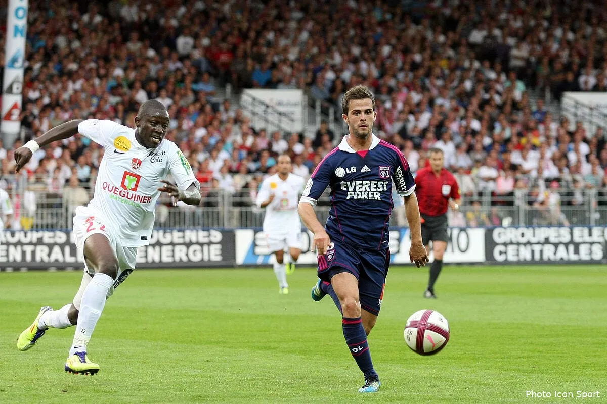 lacombe confirme que l ol negocie avec rome pour pjanic iconsport trv 200811 101 1324035