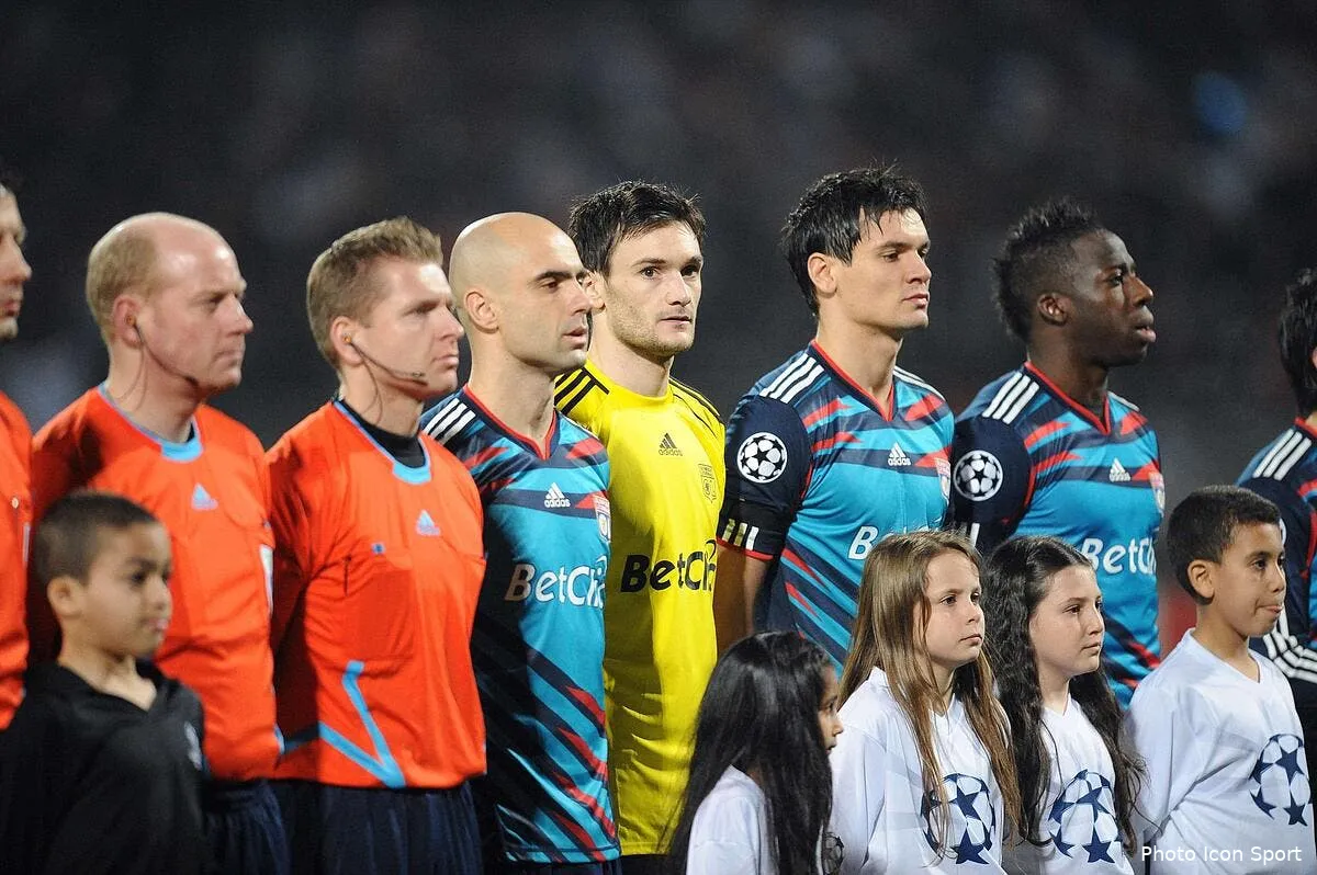 lacombe defend la charniere centrale de l ol iconsport per 220211 101 1718701