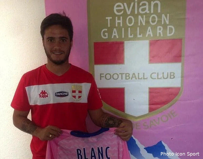 laisse libre par l ol maxime blanc signe a evian tg bo y7qfcqaamgsj61373