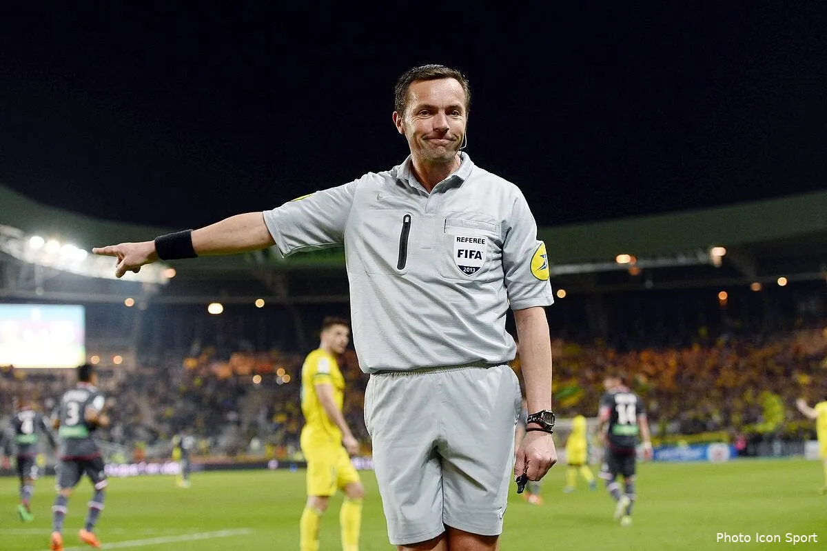 lannoy s est excuse apres son arbitrage de nice bordeaux iconsport por 080314 04 8890505