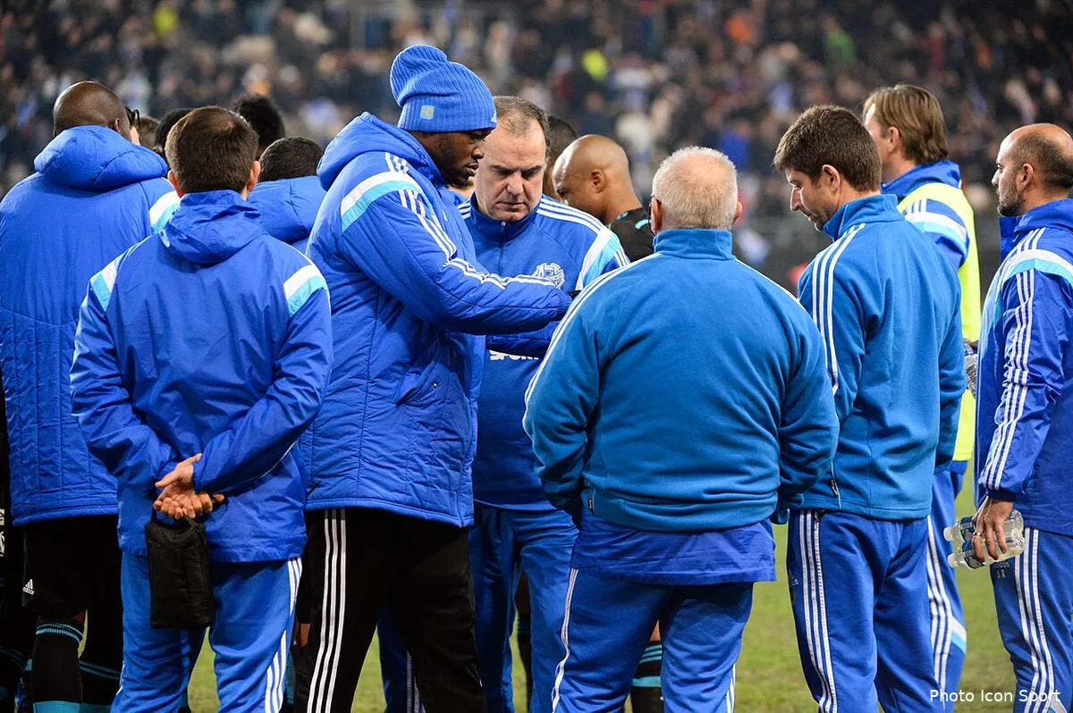 larque rigole de l armee mexicaine entre bielsa et les joueurs iconsport pet 040115 08 23 1104833