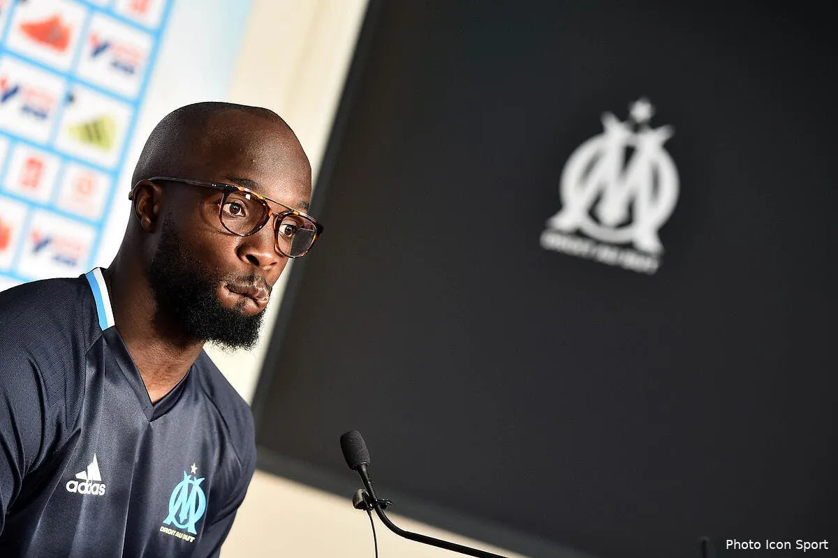lassana diarra lance deux bouteilles a la mer pour l apres om iconsport dim 120816 01 14172942