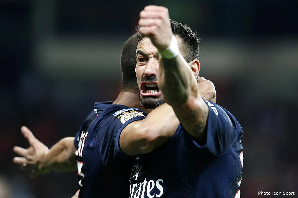lavezzi hesiter a cracher sur les 4me du psg iconsport fid 091114 04 07100471