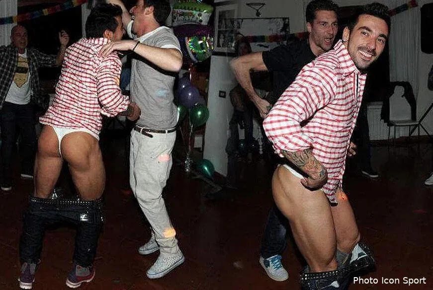 lavezzi n est pas tendu comme un string sur le banc du psg lavezzi121889