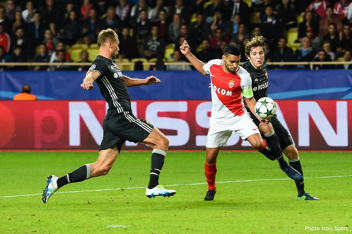 ldc falcao jouer au foot ca ne s oublie jamais iconsport dim 021116 01 11159876