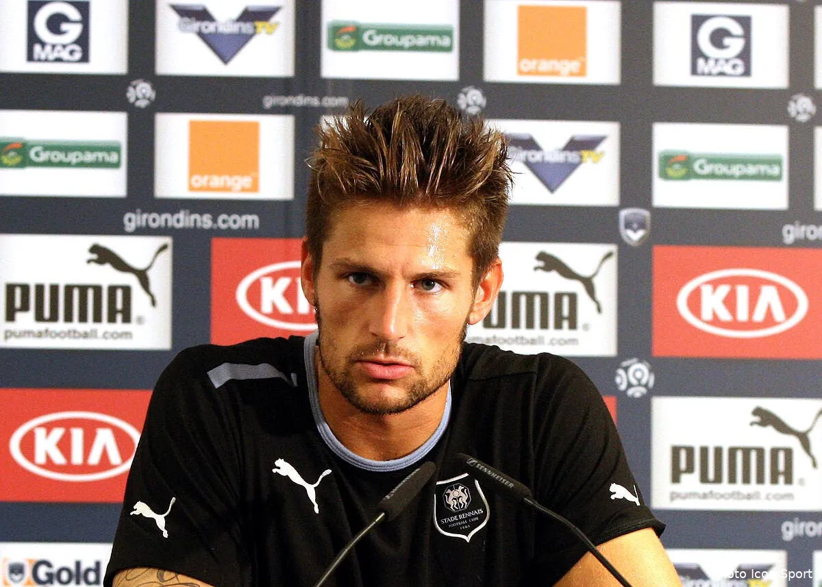le beau benoit costil est gene mais se verrait bien mannequin iconsport blo 190812 44 1746609
