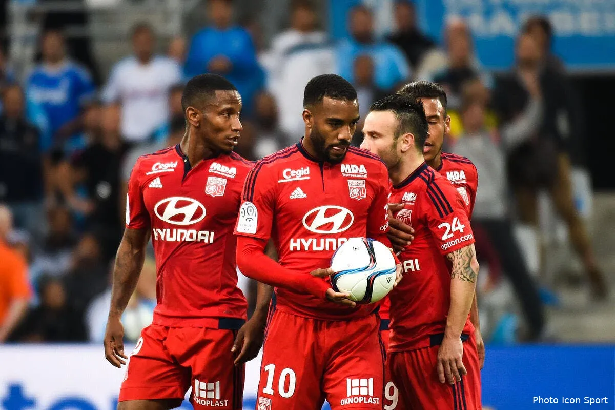 le blues de lacazette a l ol les anglais prets a bondir iconsport dim 200915 01 13121897