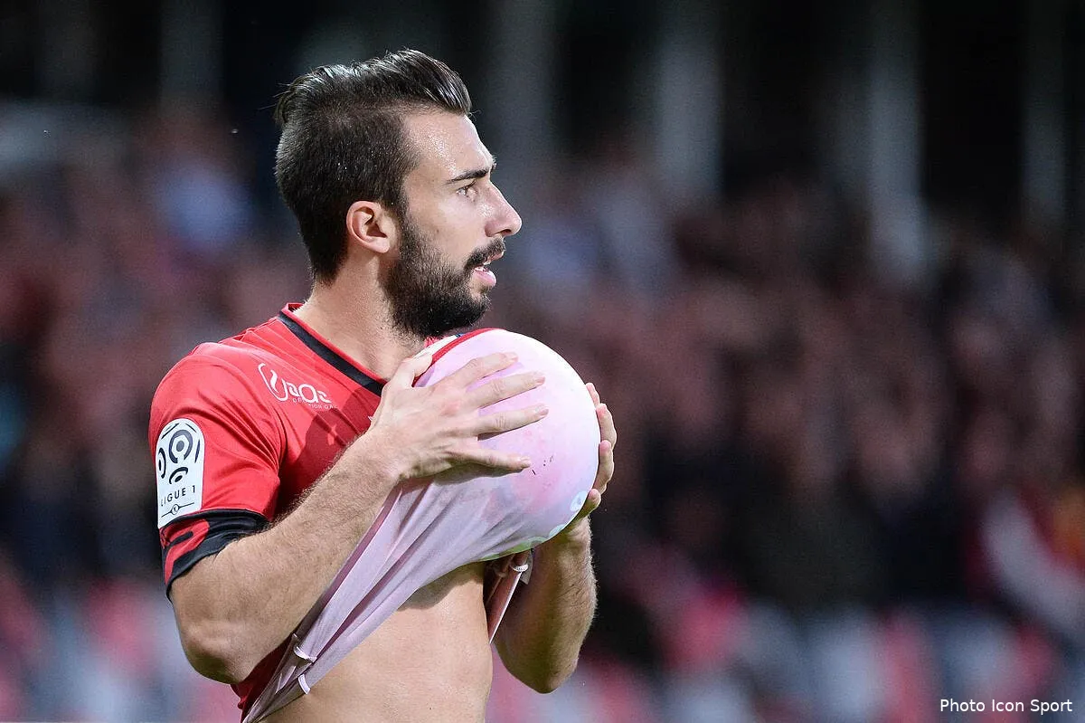 le bus de guingamp va rentrer sur la pelouse du parc iconsport nlg 190915 17 68121383