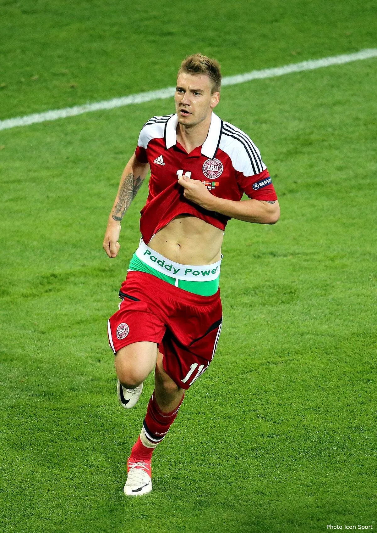 le calecon de bendtner fait debat iconsport new 130612 14 5336196