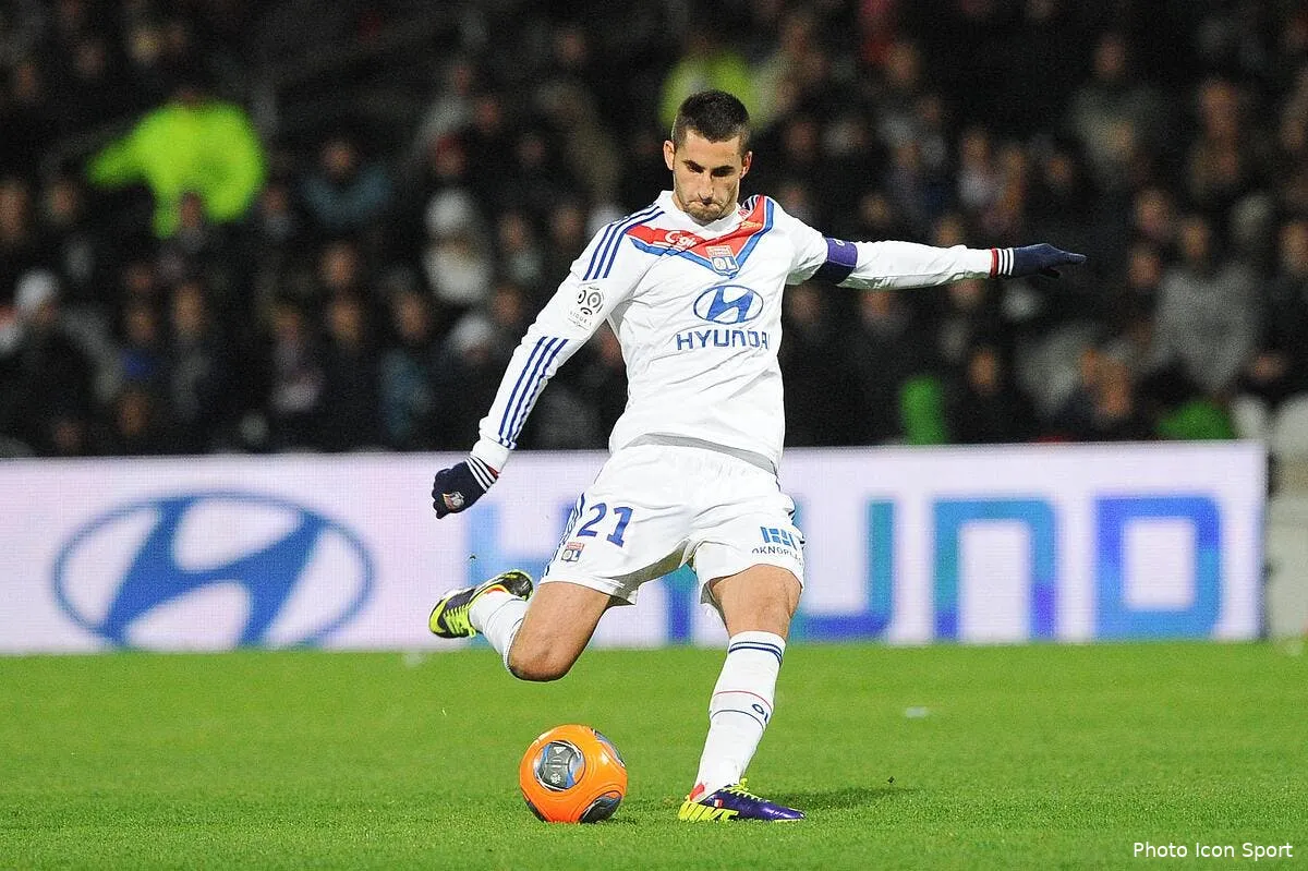 le capitaine de l ol tente par un depart iconsport jpt 231113 08 4070571