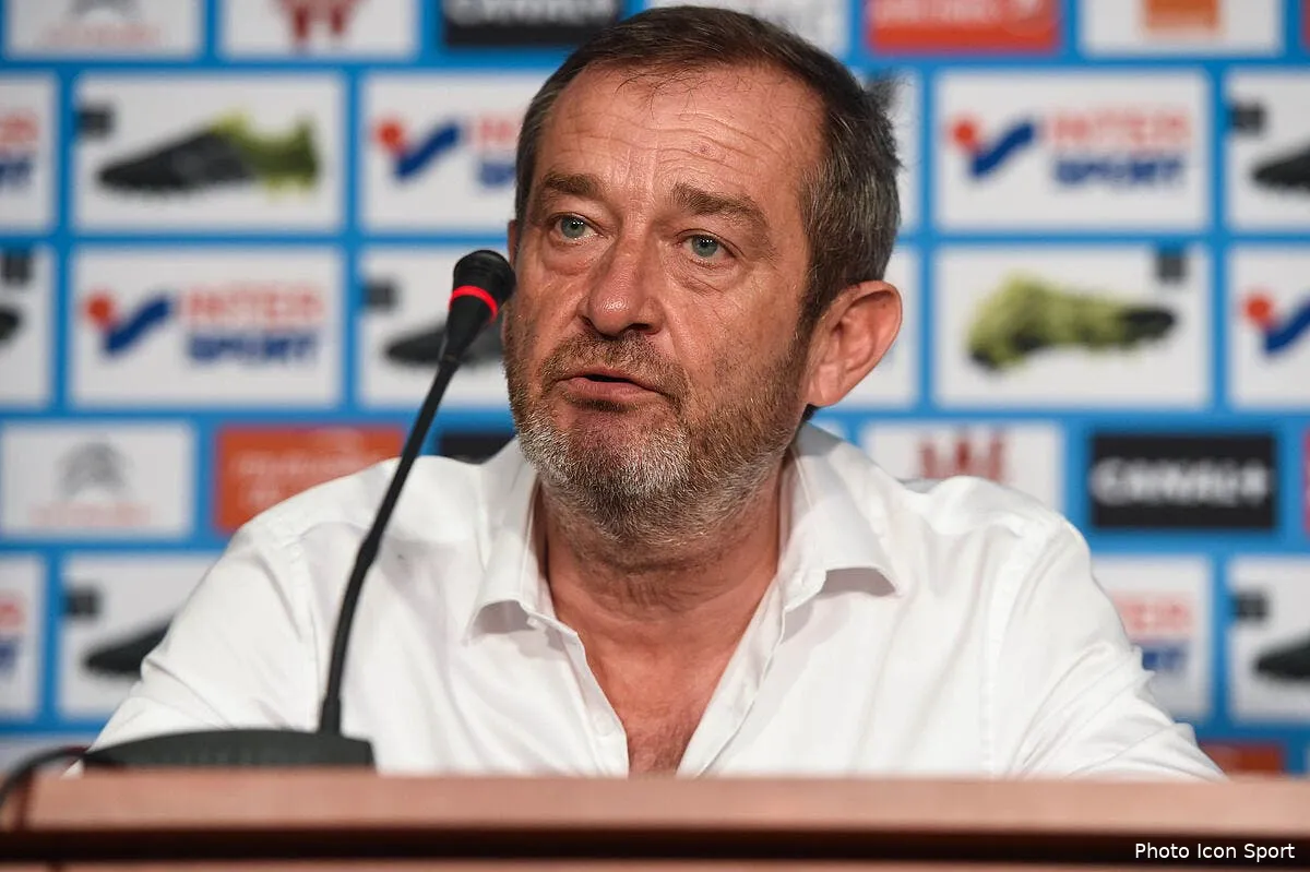 le dg de l om conteste la decision du juge et ne se met pas a l ecart iconsport dim 130815 01 01131391