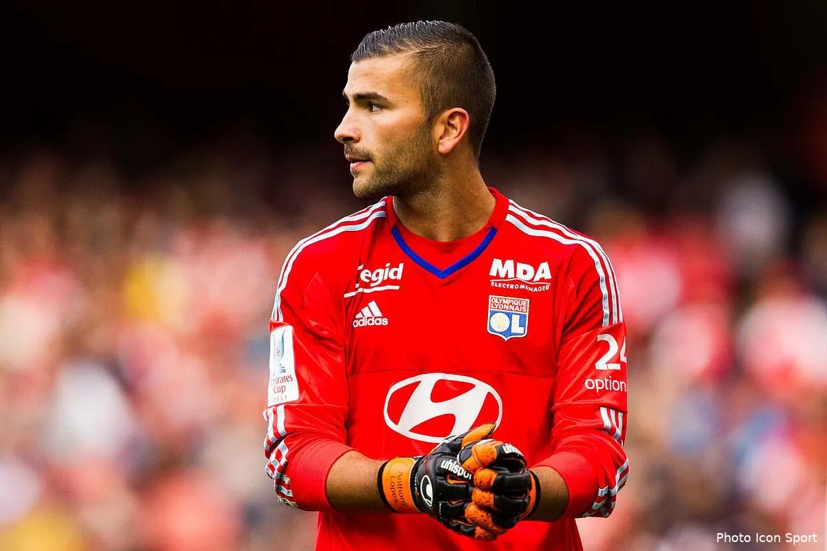 le gardien de l ol assume son mouillez le maillot iconsport plu 250715 89 02117237