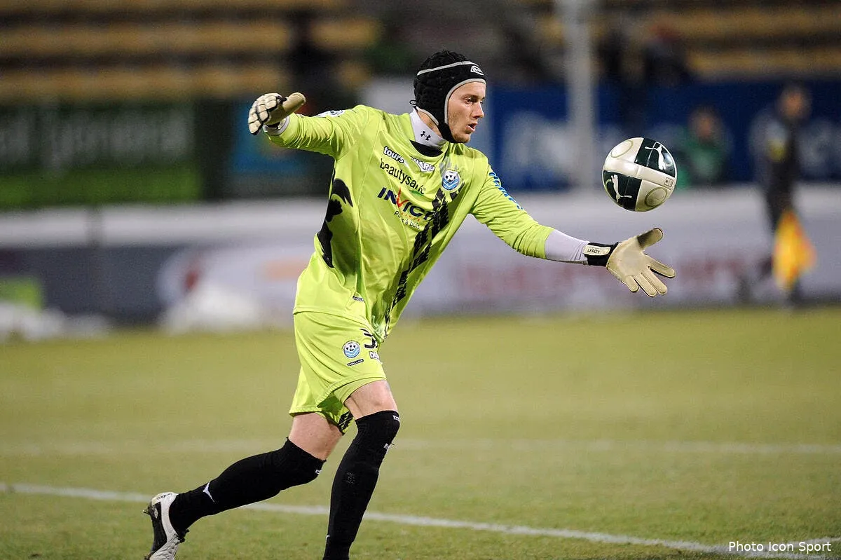 le gardien de tours rejette les avances de l om iconsport per 170212 34 0633042