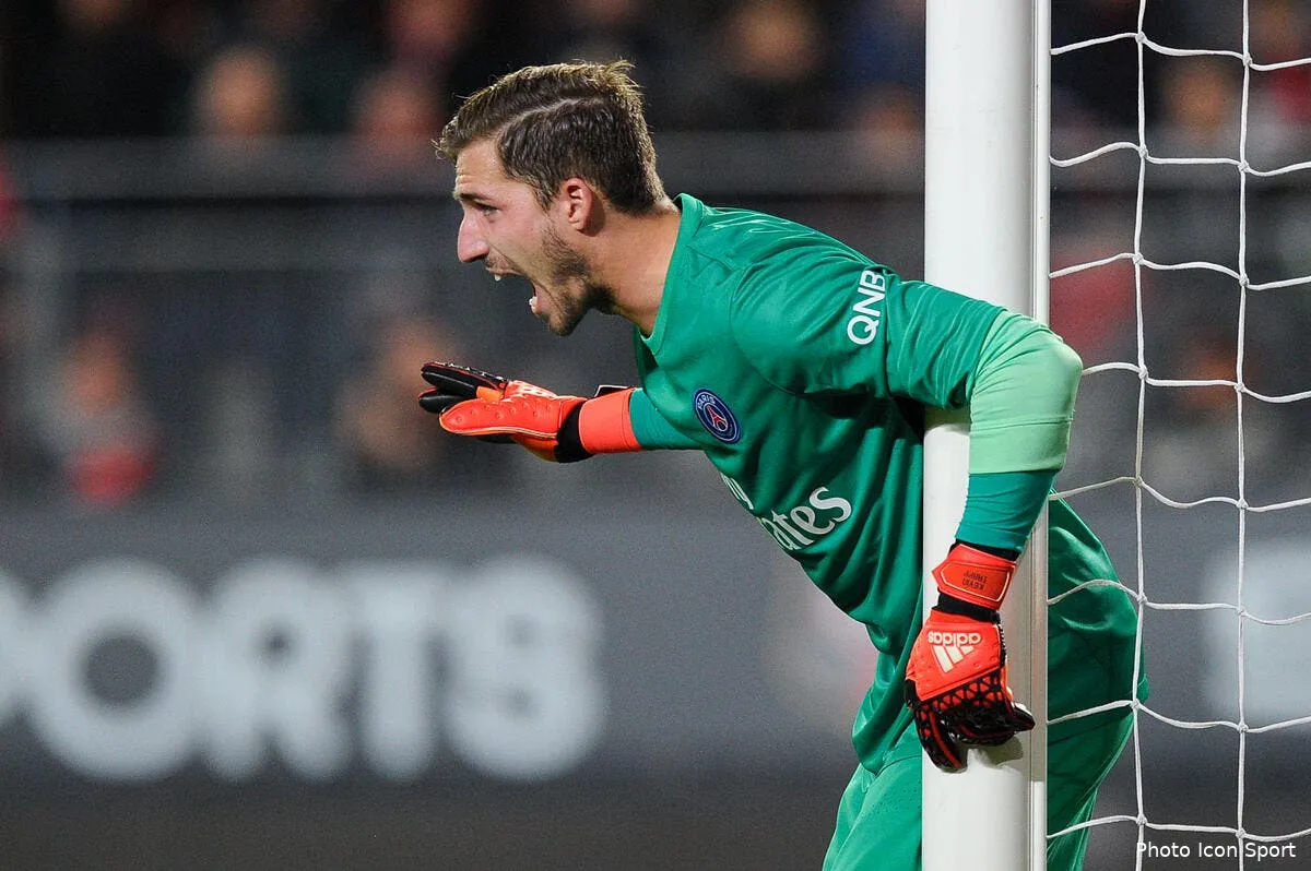 le gardien du psg se fait tout petit face a neuer iconsport fer 301015 11 25125259