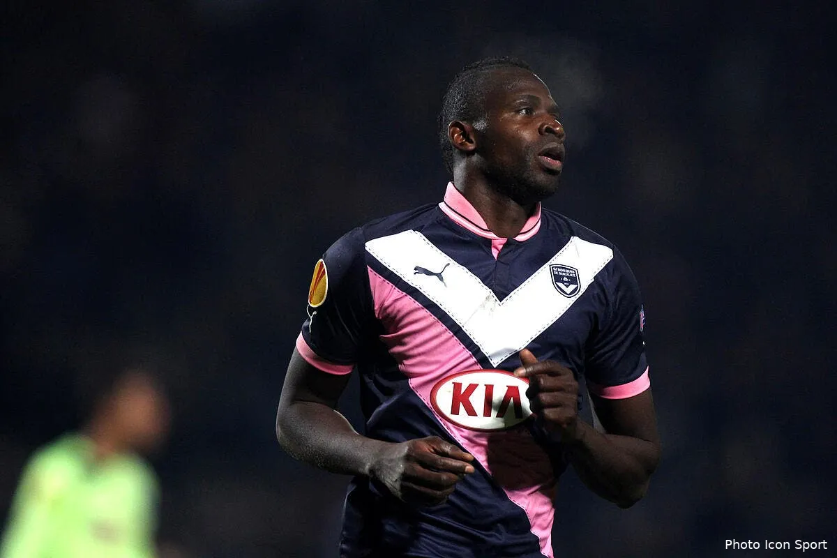 le grand diabate est attendu par ses dirigeants a l accueil iconsport blo 061212 02 0250145