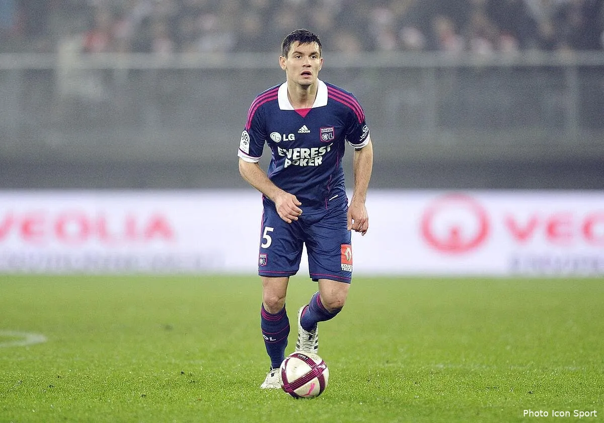 le groupe de l ol avec lovren contre lille iconsport per 211211 74 2629689