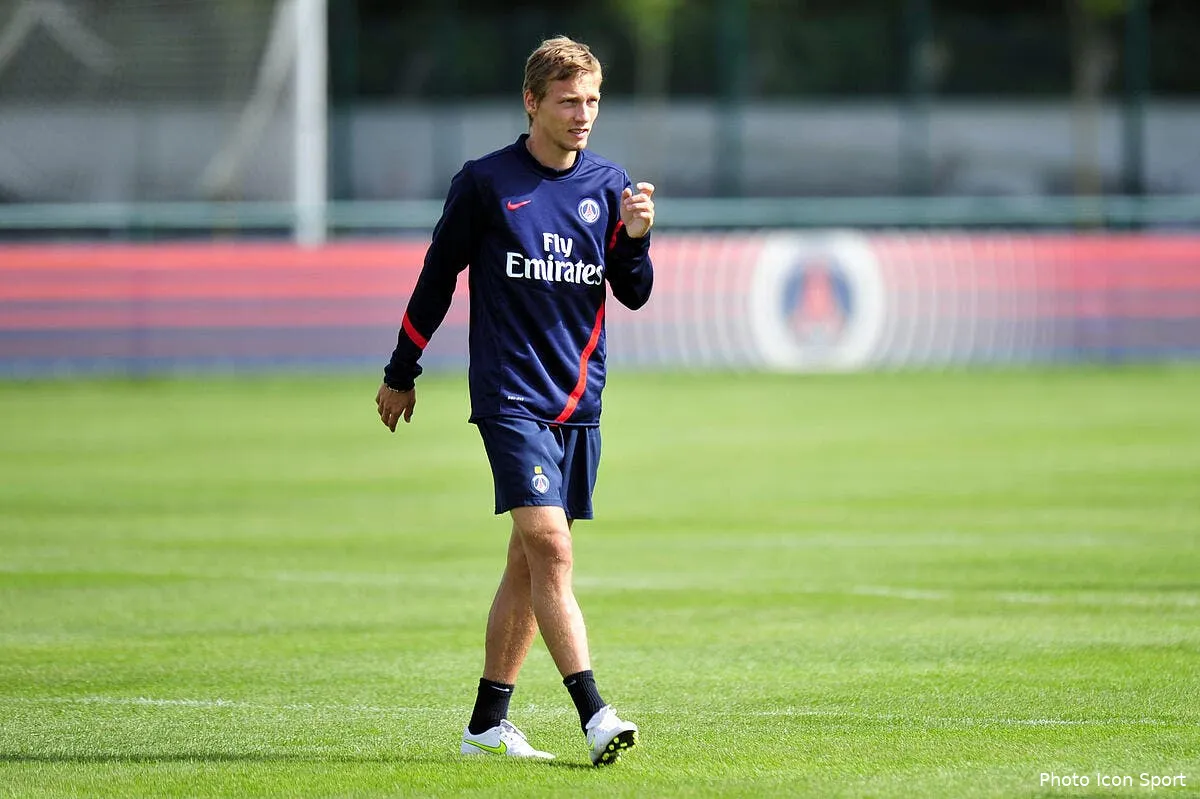 le groupe parisien avec armand et chantome face a salzbourg iconsport cuc 190811 68 0924698