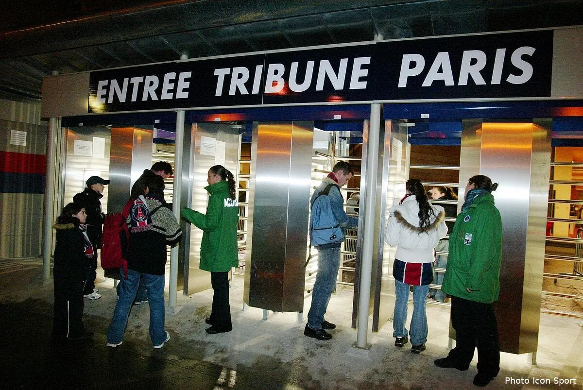 le marche noir s enflamme pour les tickets de psg barcelone iconsport lai 220207 01 0052537