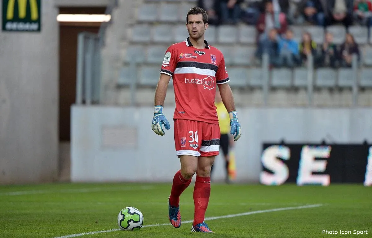 le meilleur gardien de ligue 2 dans les filets de l om iconsport win 280912 301 1945781