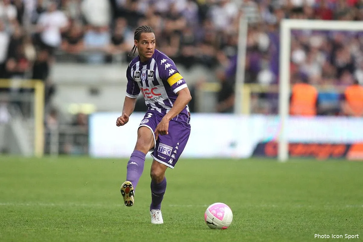 le mhsc aurait trouve le remplacant de mapou yanga mbiwa iconsport blo 070512 66 3436337