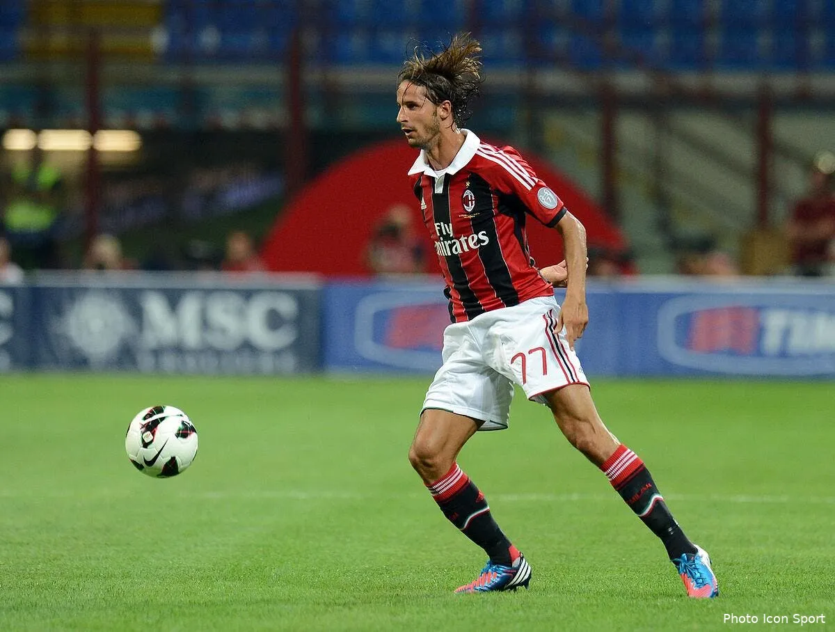 le milan ac s ecroule d entree sous les sifflets iconsport ipp 190812 74 0539027