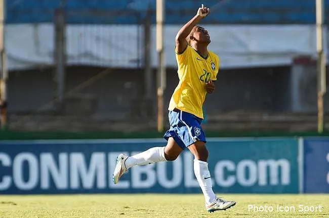 le nouveau douglas costa en vol vers bordeaux bordeaux achete 50 de malcom pour 5 me iconsport pho 040215 89 06 131959132059