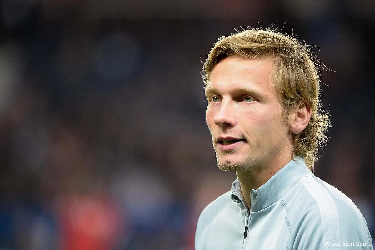 le petit contrat de chantome a bordeaux iconsport fid 051014 08 08102963