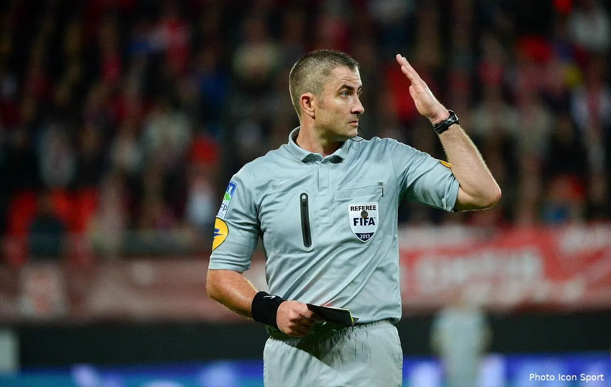 le plus gros sponsor de l ol chambre l arbitre sur twitter iconsport win 261013 08 2378671