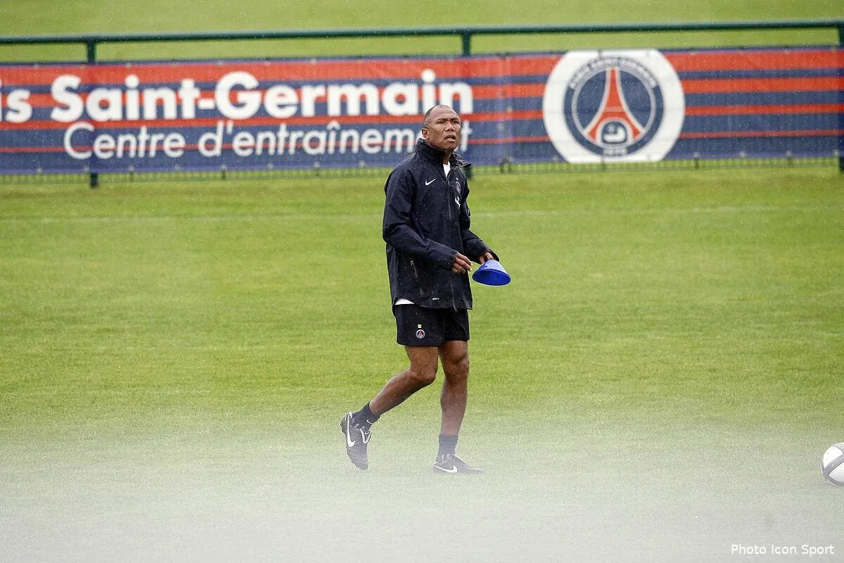 le premier renfort 2012 du psg une nouvelle pelouse d entrainement iconsport per030710 01 4028854
