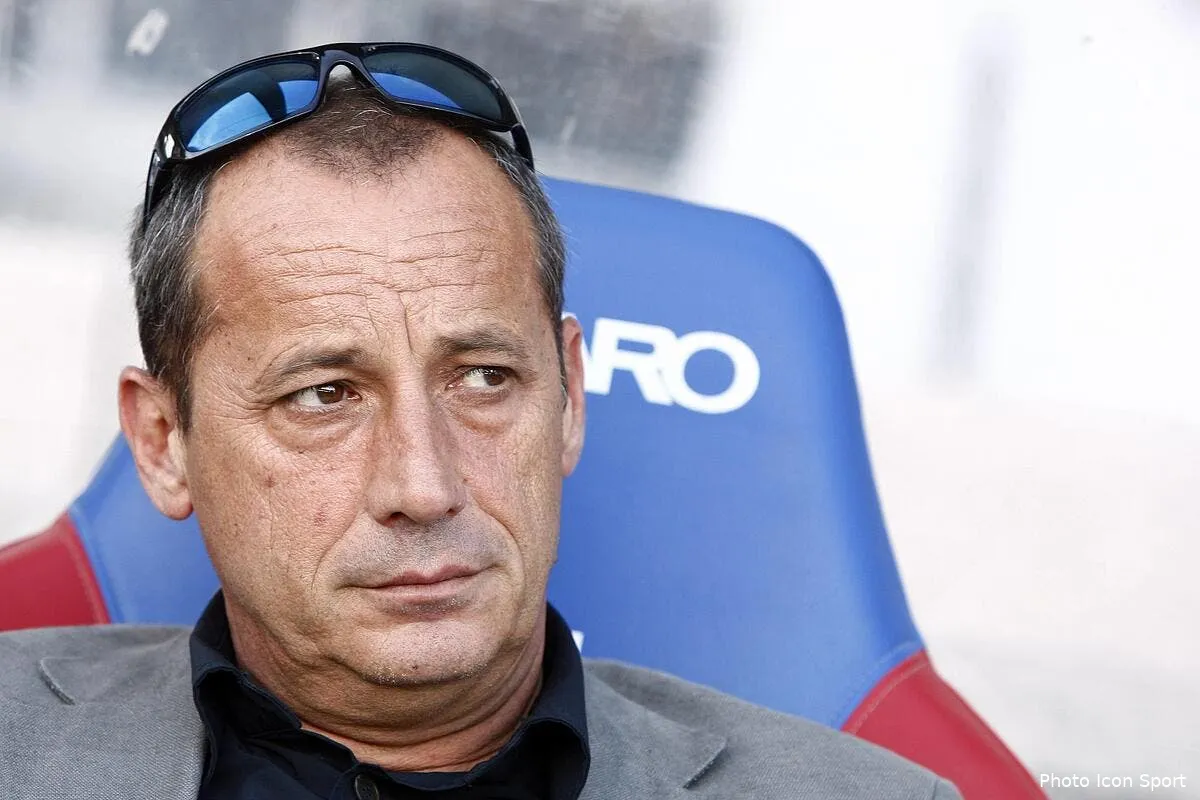 le president d ajaccio pourrait partir plutot que finir sous les balles iconsport ren 130811 301 0143197