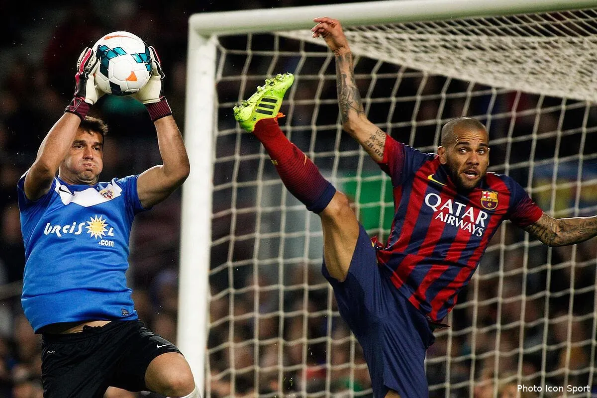 le psg a recu le tarif demande par le barca pour alves iconsport mar 020314 18 1683923