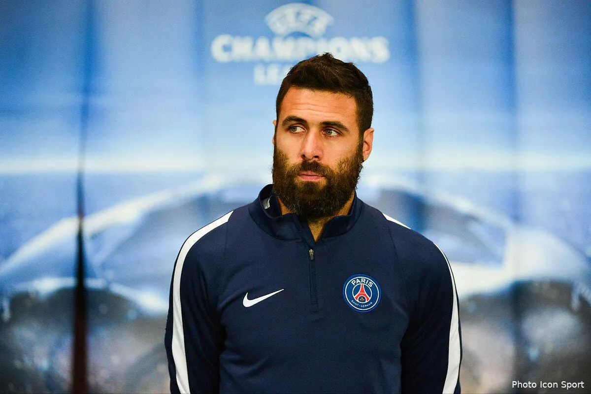 le psg a trouve un tres gros client pour acheter sirigu iconsport win 211015 08 10125741