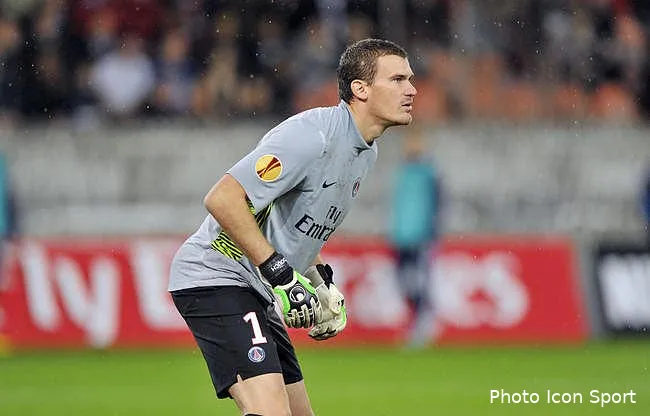 le psg a un autre gardien italien dans le viseur douchez n est pas emballe a l idee de cirer le banc du psg encore longtemps iconsport wip 031111 201 83 3058630905