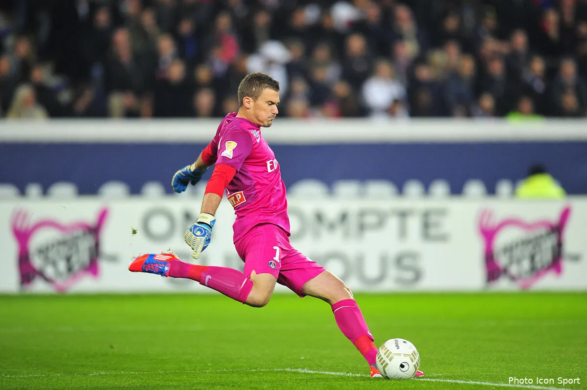 le psg admet avoir un remplacant en or avec douchez iconsport noe 311012 99 8147017