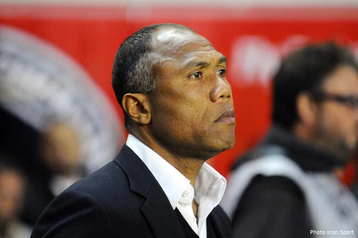 le psg decide de geler le discussions avec edel et giuly iconsport noe 170411 88 0818726