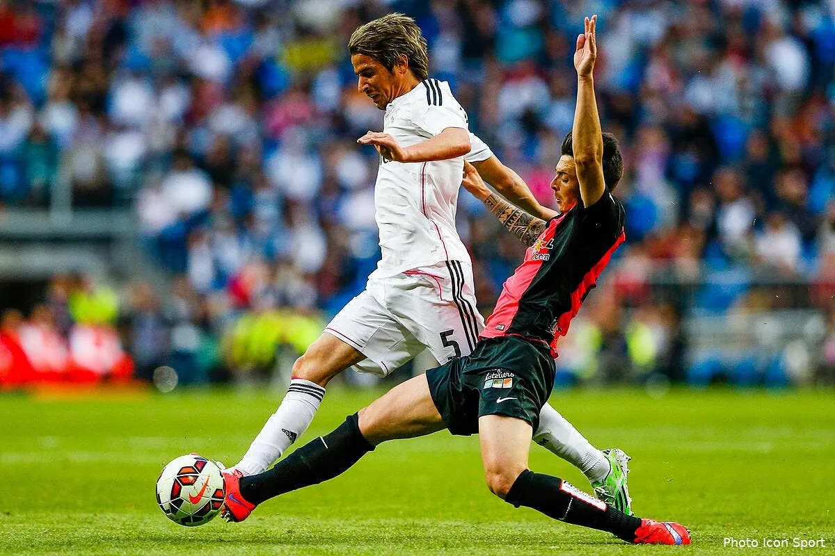 le psg doit lacher 15me et un gros salaire pour coentrao iconsport sho 290415 09 06119033