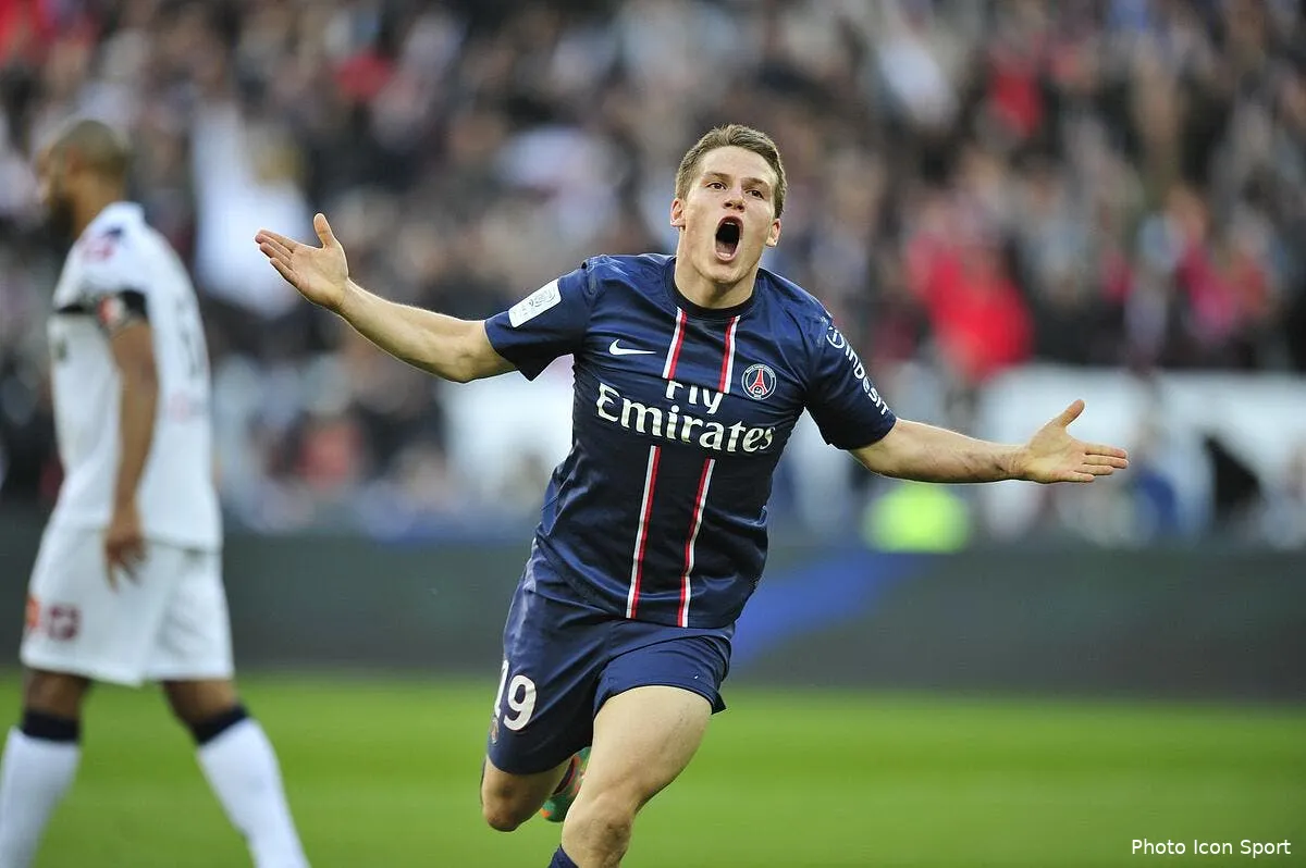 le psg enchaine les victoires et s accroche a l om iconsport noe 290912 01 0540387