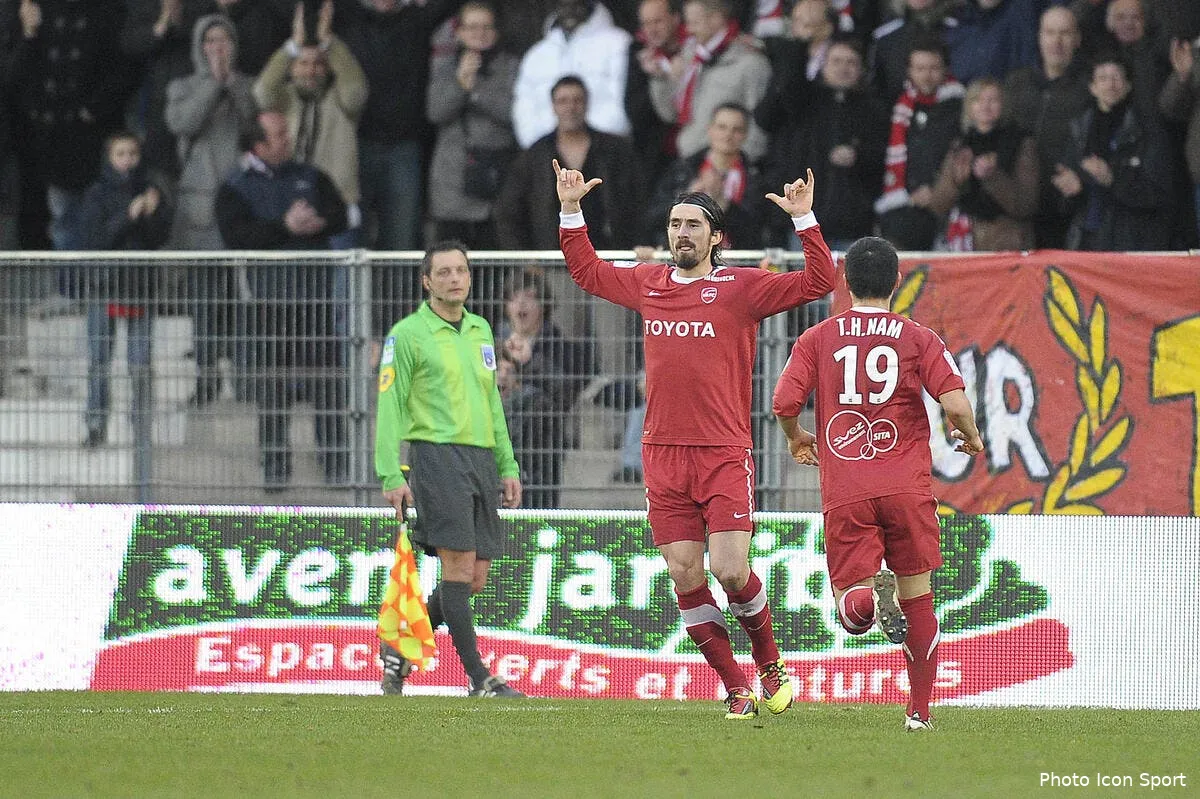 le psg negocie tout doucement pour bisevac iconsport per 130211 01 0321156