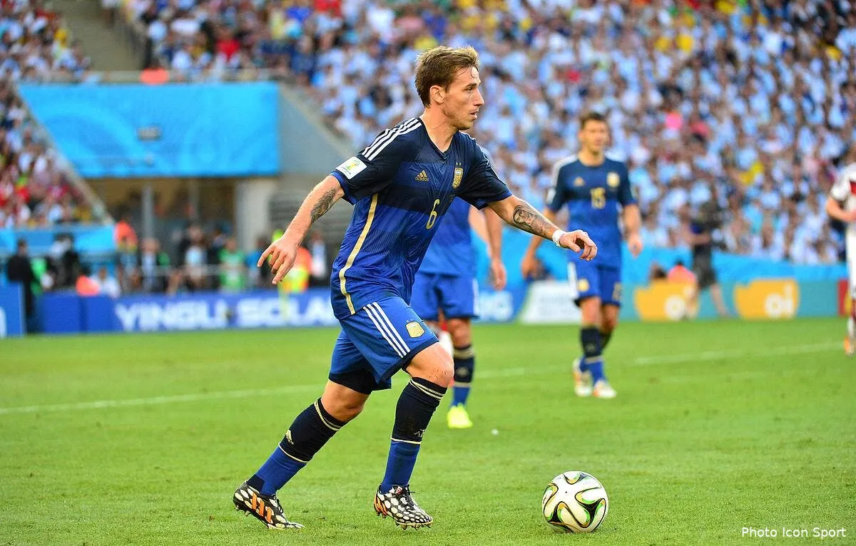 le psg offre 15m pour un milieu de la lazio qui refuse biglia100205