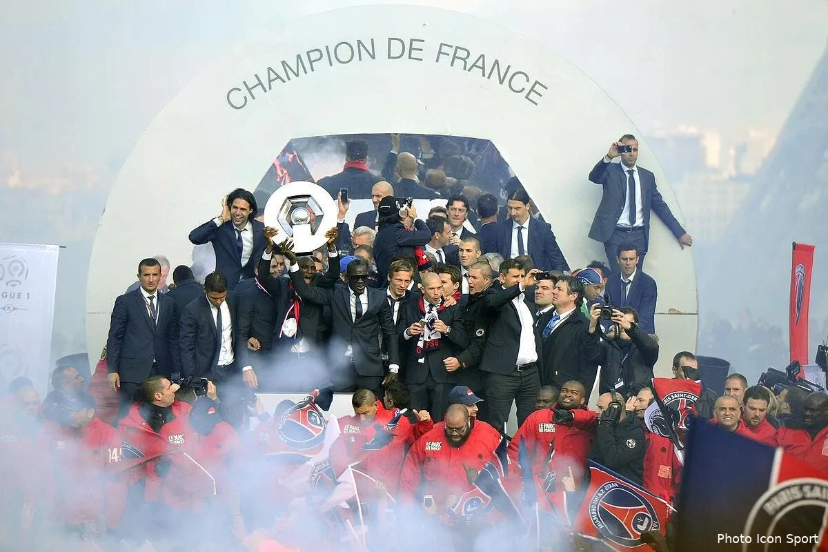 le psg reserve une vraie fete a ses supporters au parc des princes iconsport noe 130513 66 1857385