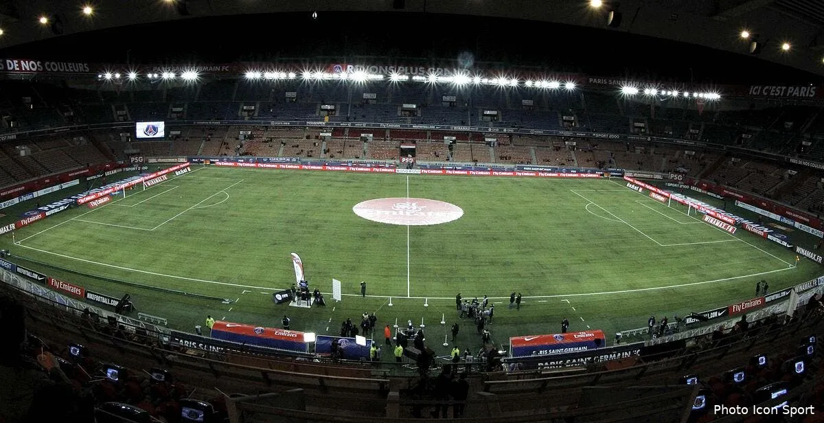 le psg s offre une pelouse chauffee au parc des princes iconsport lai 190212 19 2237956