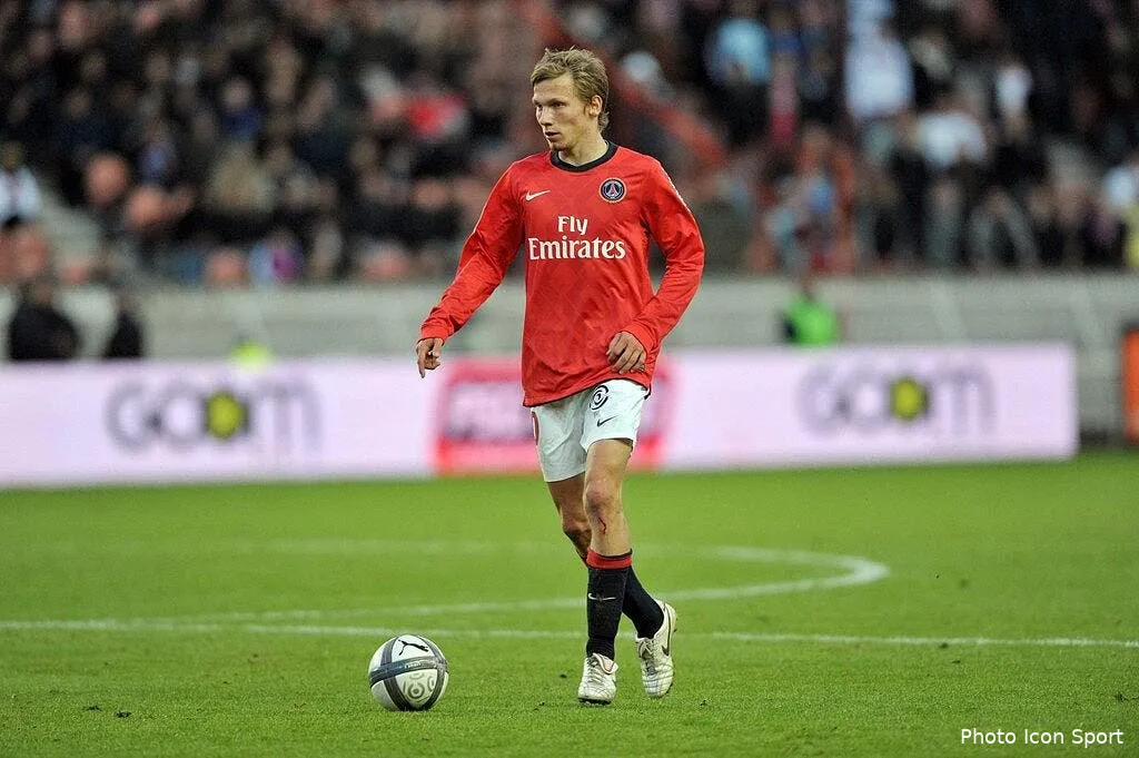 le psg se voit bien enfoncer l aja 68035 16226