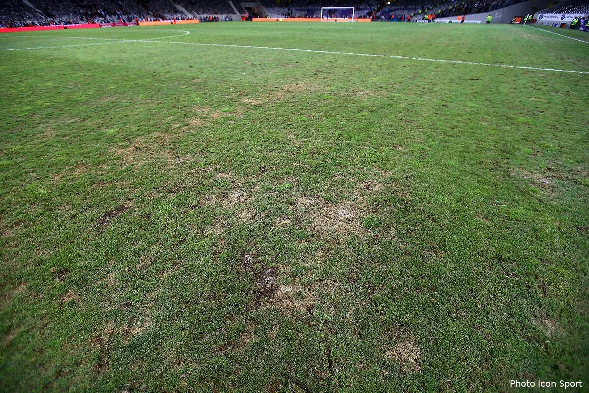 le psg sur le champ de patates de toulouse la lfp hausse le ton pelouse tfc152682