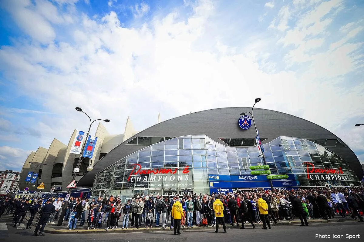 le psg va offrir un enorme cadeau a un de ses supporters iconsport por 230414 62 97128953