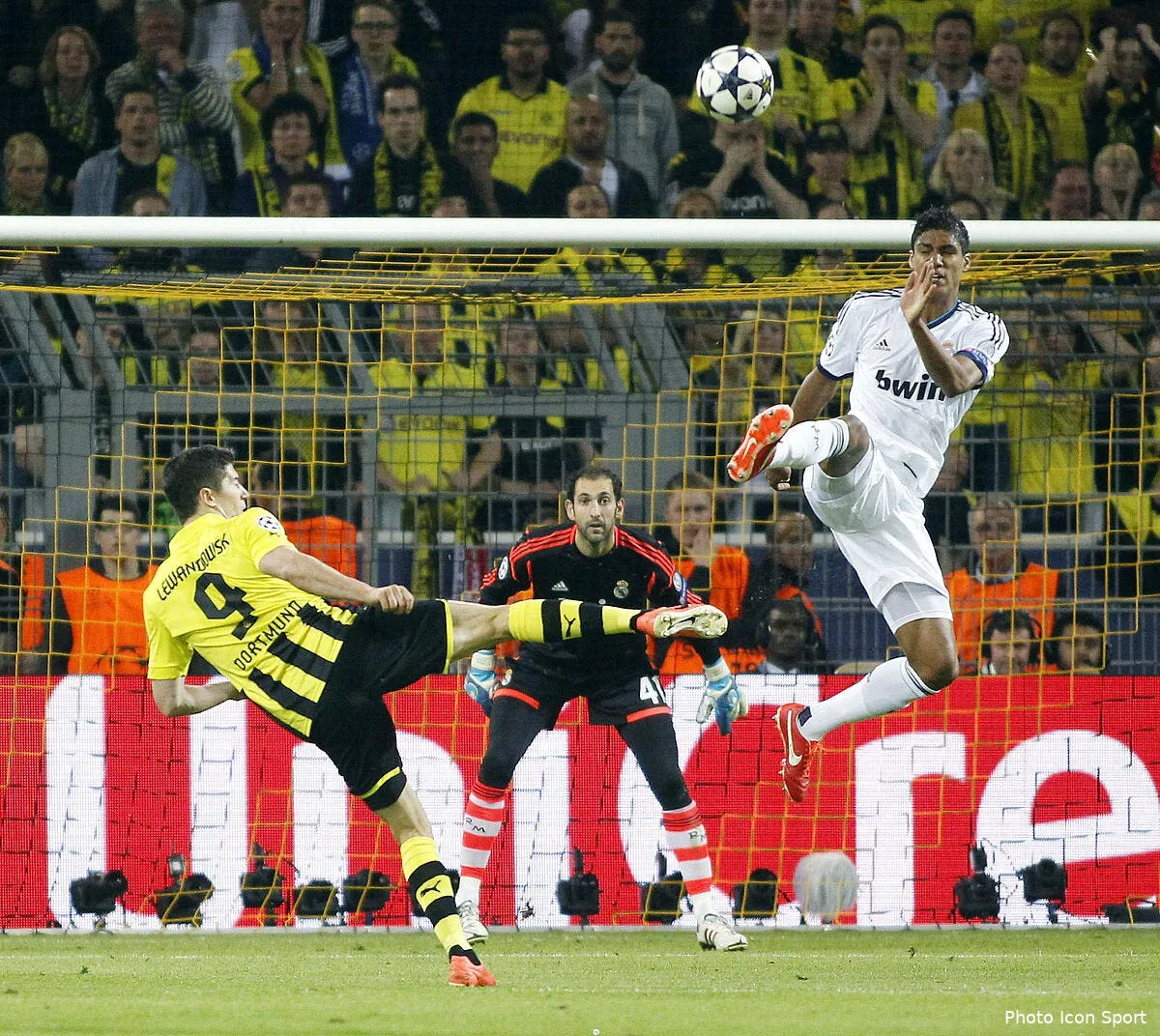 le real aurait dit non a 30m pour vendre varane au barca iconsport dpa 240413 75 0759231